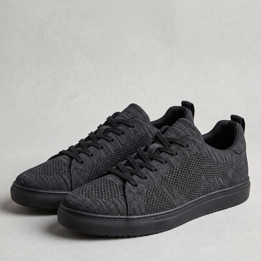 Men's casual knit shoe